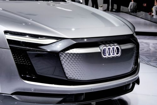 605HP AUDI R8 SHOWS IT’S POWER AND BREAKS FASTEST RECORD